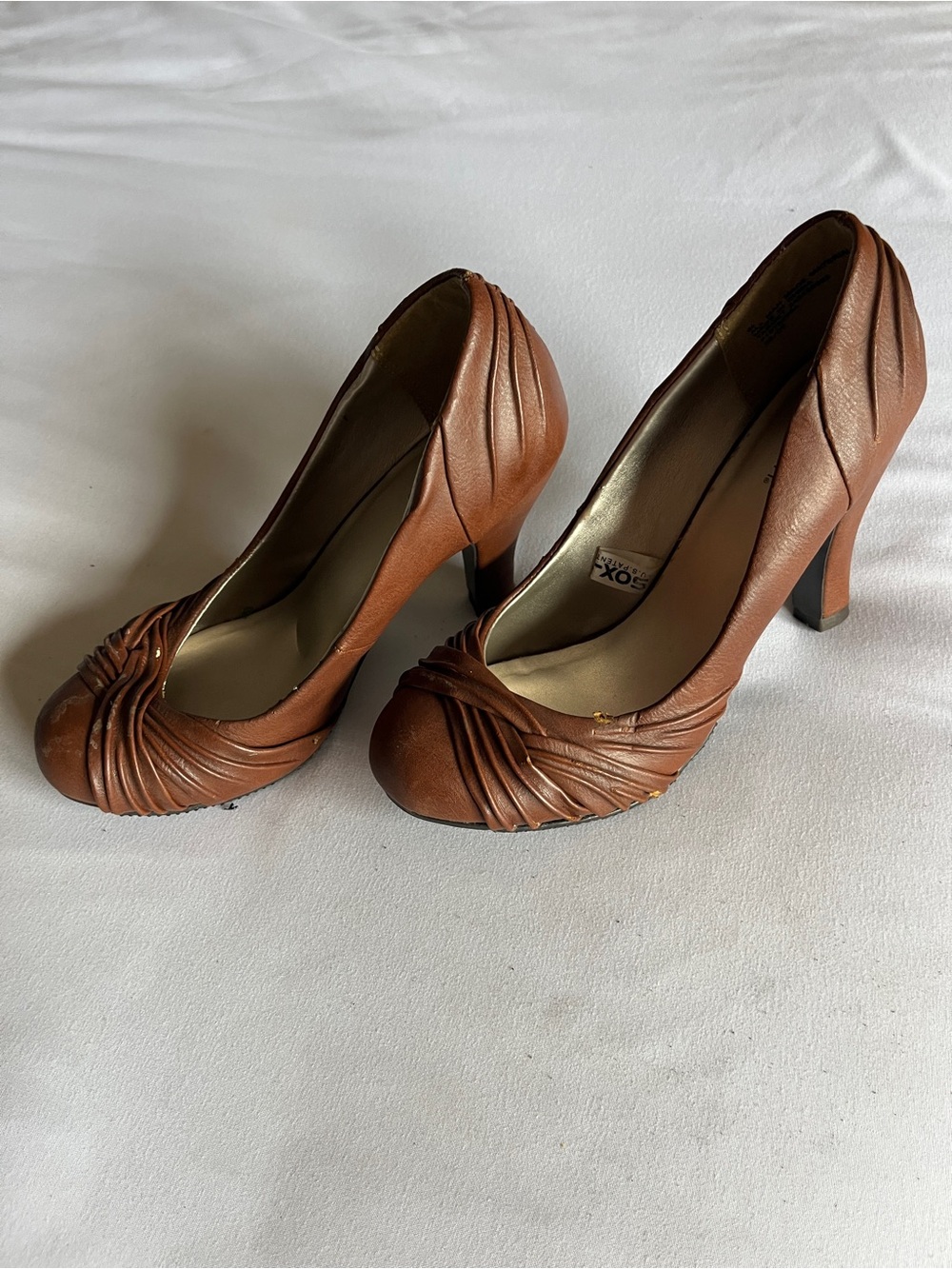 Xhilaration Brown Faux Leather Ruched Knot Pumps Heels Size 5.5 Round Toe